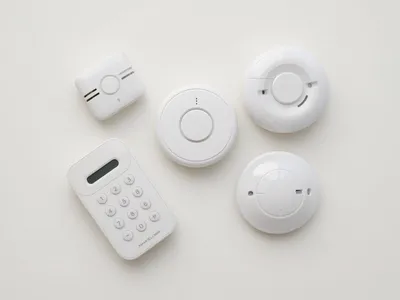 Clavier d'alarme, sirène et détecteurs de mouvement